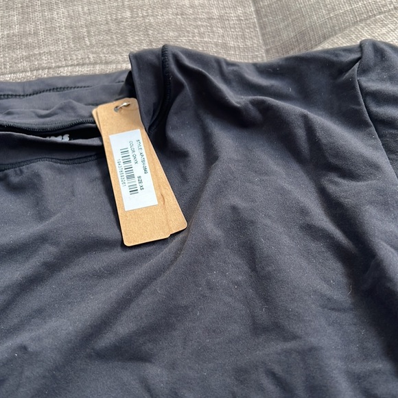 Skims Fit Everybody T-Shirt - Picture 8 of 8